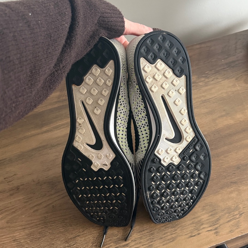 Men’s Nike Flyknit Racers - Picture 4 of 5
